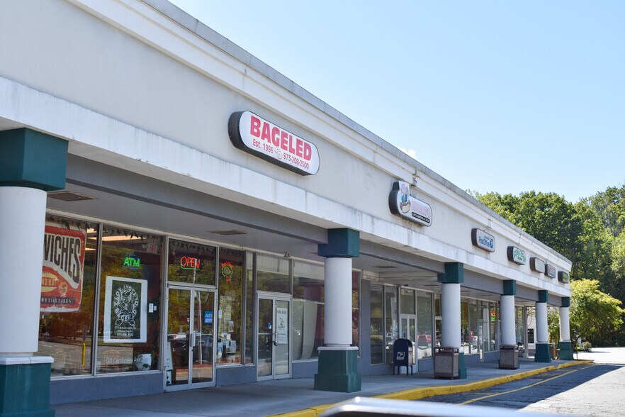 More Photos Of 5716 Berkshire Valley Rd, Oak Ridge General Retail For Lease