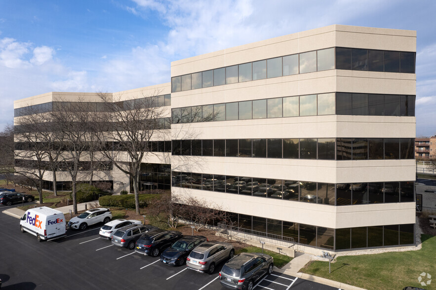 Primary Photo Of 5 Revere Dr, Northbrook Office For Lease