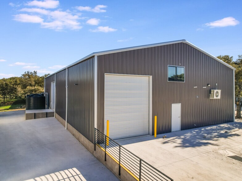 More Photos Of 15210 Fitzhugh Rd, Austin Distribution For Lease
