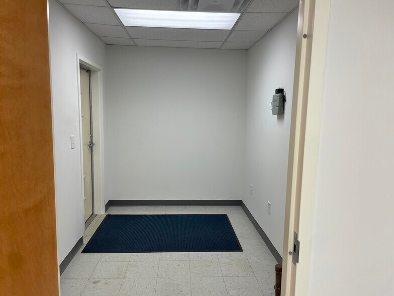 More Photos Of 2141 Eastview Pky, Conyers Office For Sale