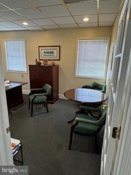 More Photos Of 7544 Holabird Ave, Dundalk Office For Sale