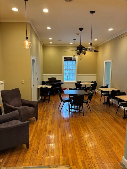 More Photos Of 1011 Hoosick Rd, Troy Storefront Retail Residential For Sale