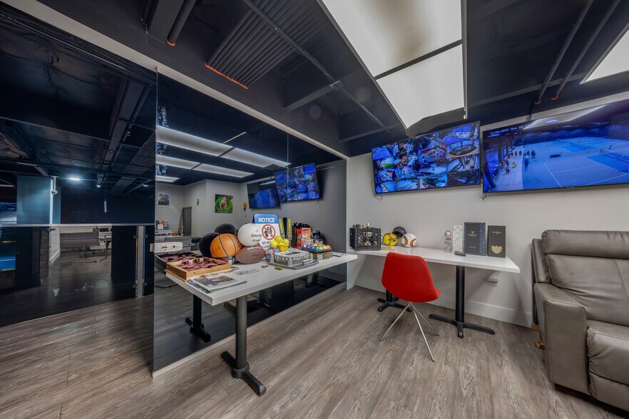 More Photos Of 1360 NW 88th Ave, Doral Bar For Sale