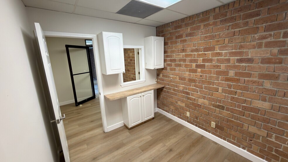 More Photos Of 1539 Parental Home Rd, Jacksonville Medical For Lease