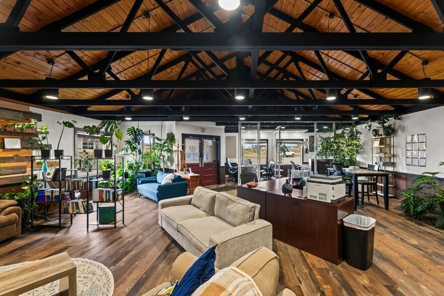 More Photos Of 2000 N 7th Ave, Bozeman Flex For Sale