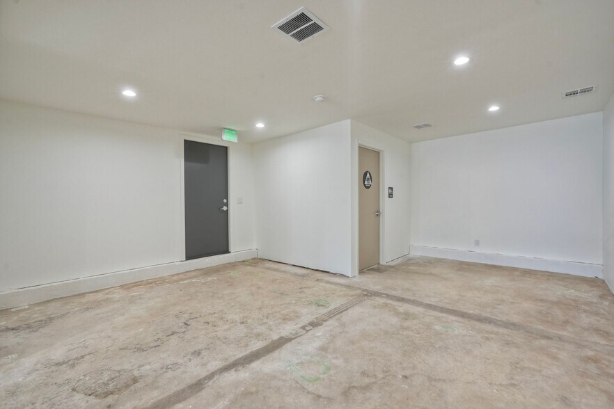 More Photos Of 1045 Main St, Ramona Freestanding For Sale