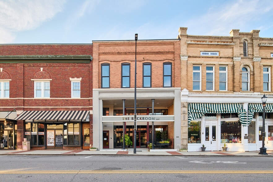 More Photos Of 119 N Main St, Mooresville Storefront Retail Office For Lease