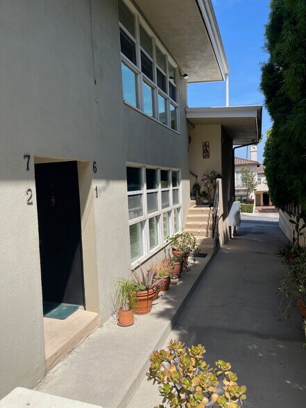 More Photos Of 937 Hilldale Ave, West Hollywood Apartments For Sale