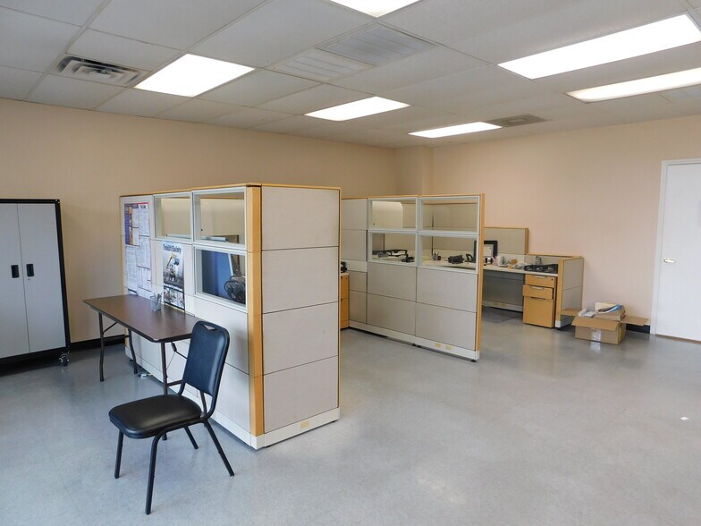 More Photos Of 9700 Almeda Genoa Rd, Houston Flex For Lease