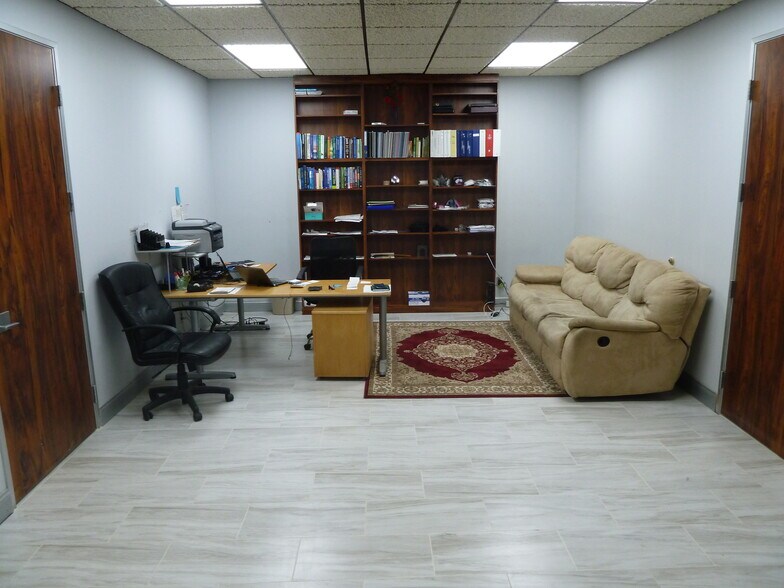 More Photos Of 24724 Lahser Rd, Southfield Office For Sale