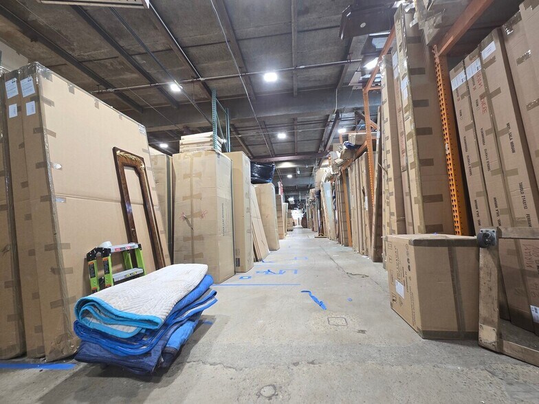 More Photos Of 533 Whitehead Rd, Hamilton Warehouse For Lease
