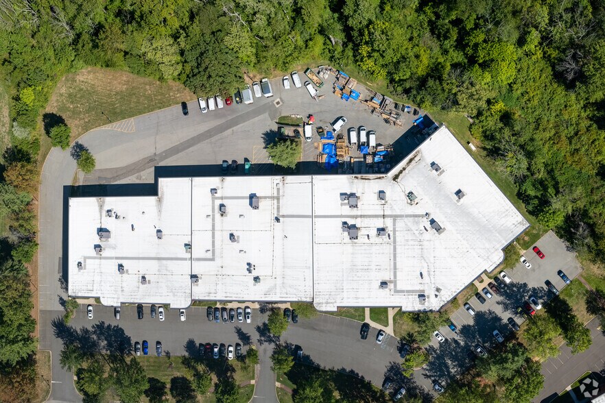 More Photos Of 300 Horizon Dr, Hamilton Light Distribution For Lease