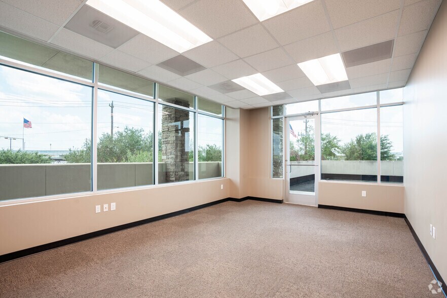 More Photos Of 12941 Gulf Fwy, Houston Office For Lease
