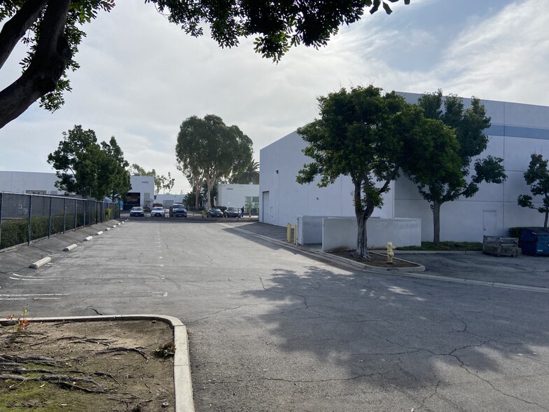 More Photos Of 14071-14077 Stage Rd, Santa Fe Springs Warehouse For Lease