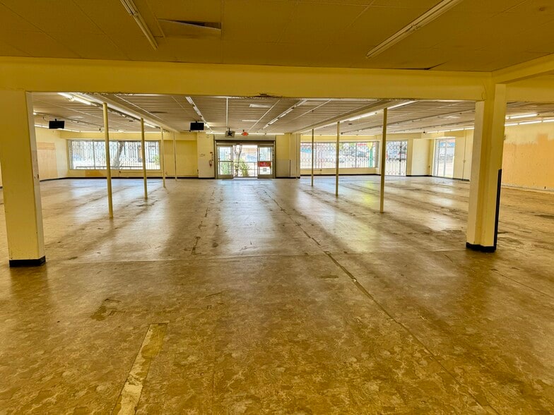 More Photos Of 3725-3727 University Ave, San Diego Storefront For Lease