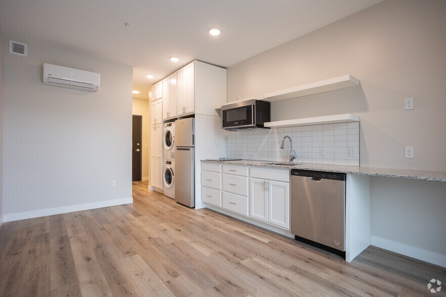 More Photos Of 900 Leonard St NW, Grand Rapids Apartments For Lease