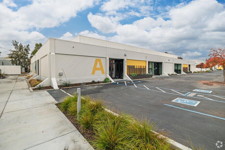 More Photos Of 2460 Embarcadero Rd, Palo Alto Office For Lease