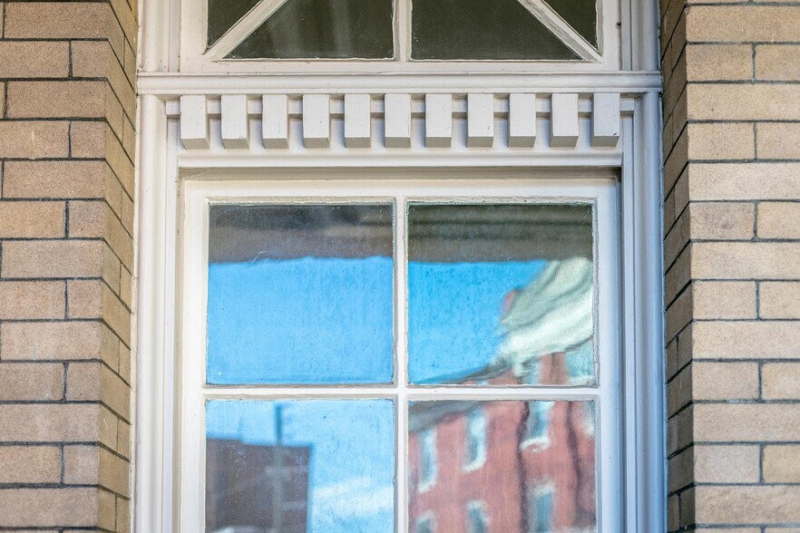 More Photos Of 12 Middlebrook Ave, Staunton Restaurant For Lease