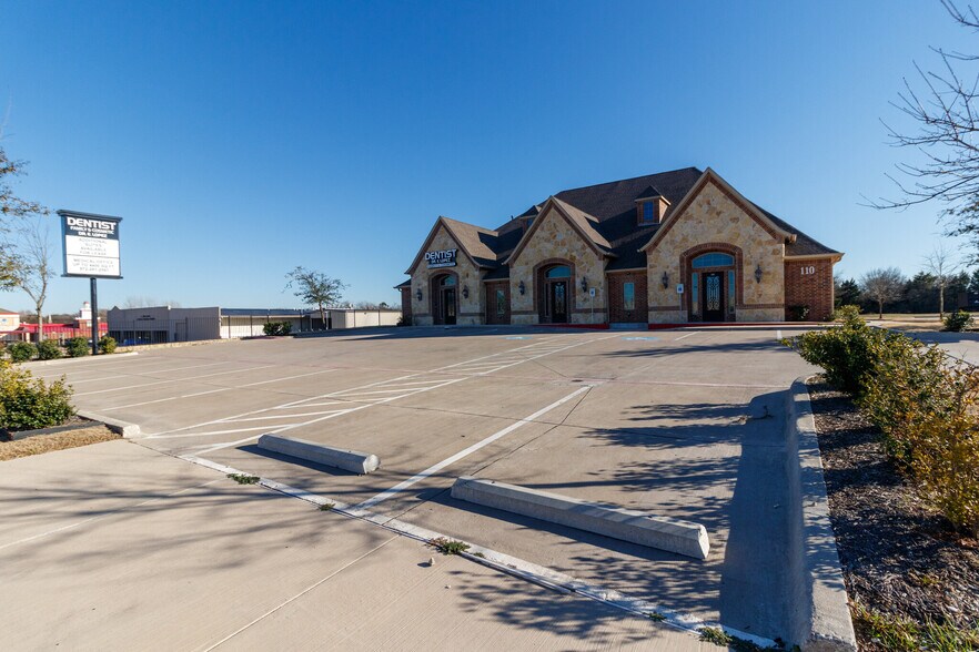 More Photos Of 110 E Belt Line Rd, Cedar Hill Office For Lease