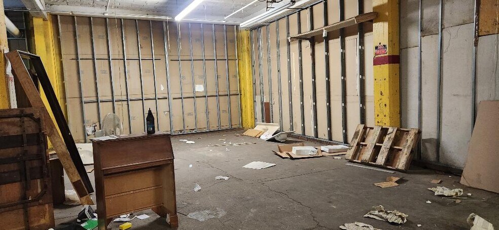More Photos Of 1387 Clarendon Ave SW, Canton Manufacturing For Lease