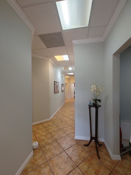 More Photos Of 5491 N University Dr, Coral Springs Office For Lease