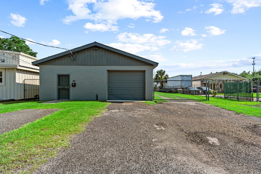 More Photos Of 5044 Edward St, Jacksonville Service For Sale