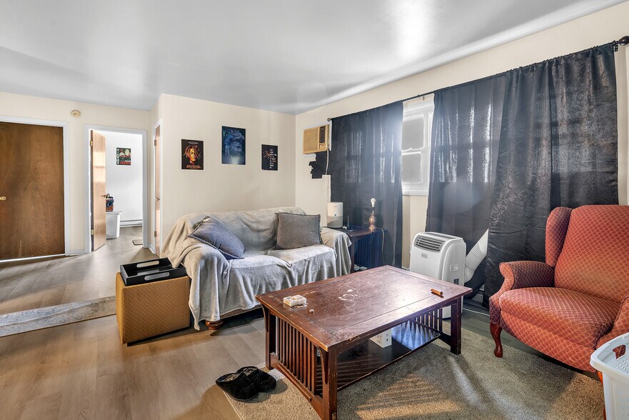 More Photos Of 100 E Market St, Piper City Apartments For Sale