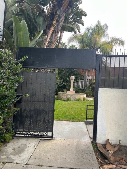 More Photos Of 5860-5862 Avalon Blvd, Los Angeles Medical For Lease