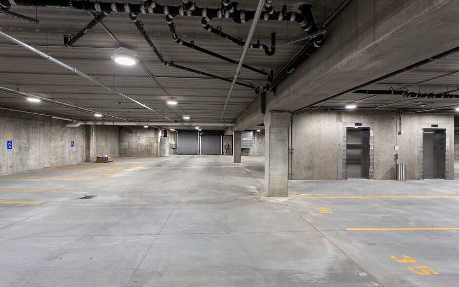 More Photos Of 18881 W Dodge Rd, Omaha Office For Lease