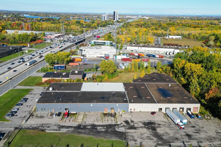 More Photos Of 3435 Boul Pitfield, Montréal Distribution For Lease