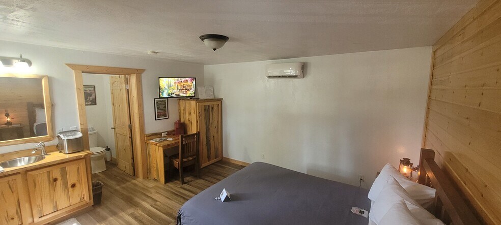 More Photos Of 6409 S Main St, Bonners Ferry Hotel For Sale