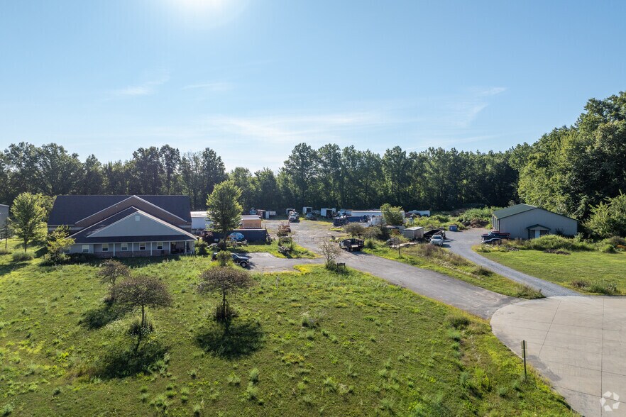 More Photos Of 12409 Eaton Commerce Pky, Columbia Station Flex For Sale