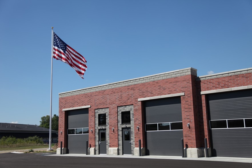 Primary Photo Of 6588 Center Industrial Dr, Jenison Showroom For Lease