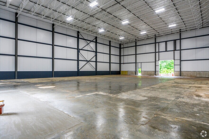 More Photos Of 1537 Grafton Rd, Millbury Warehouse For Lease