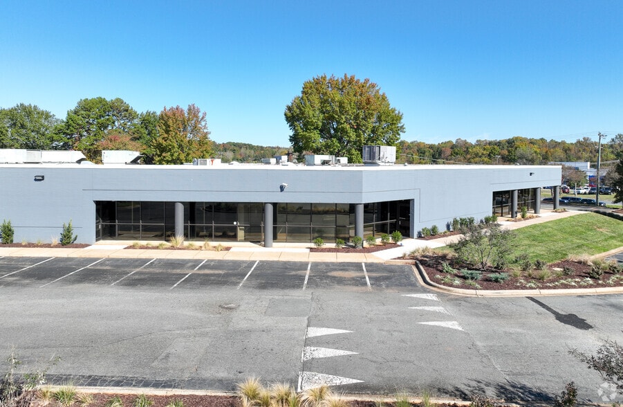 More Photos Of 7500 E Independence Blvd, Charlotte Unknown For Lease