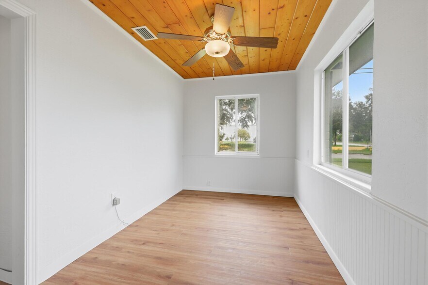 More Photos Of 901 W New York Ave, Deland Office For Lease
