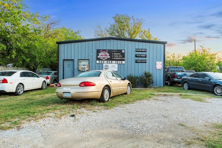 More Photos Of 2105 NE 2nd St, Mineral Wells Warehouse For Sale