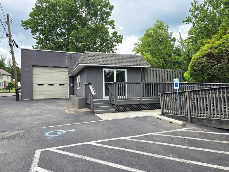 More Photos Of 140 Gravel Pike, Green Lane Industrial For Lease