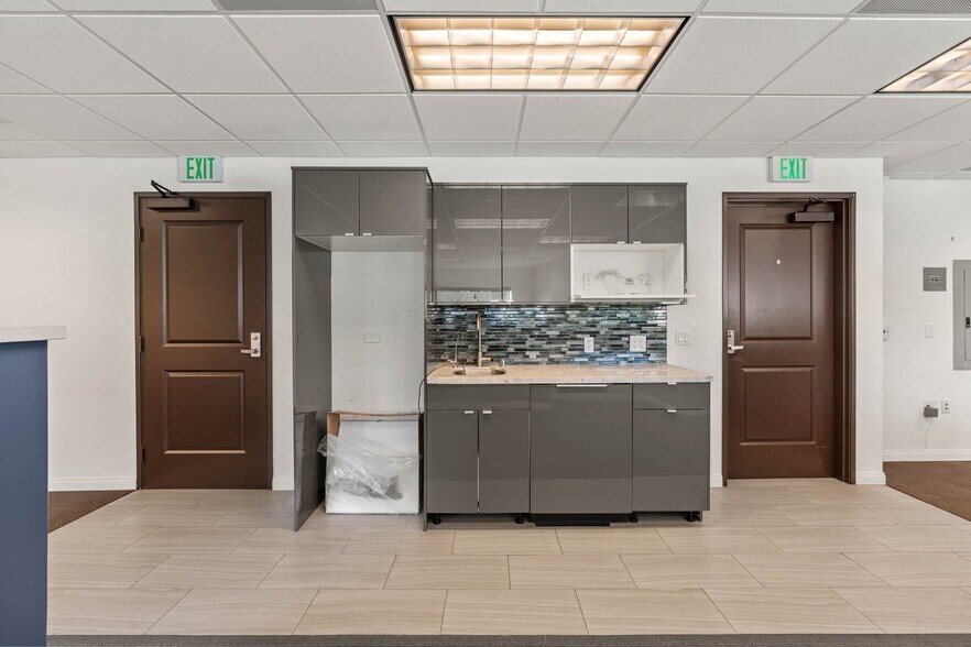 More Photos Of 13833-13841 Ventura Blvd, Sherman Oaks Storefront Retail Office For Sale