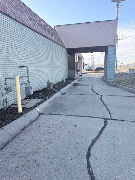 More Photos Of 2214 Lindyview Rd, Bellevue Fast Food For Sale