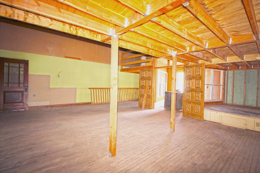 More Photos Of 199 W Main St, Superior Storefront For Sale