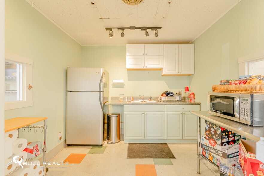 More Photos Of 979 Donnelly Ave SW, Atlanta Warehouse For Sale