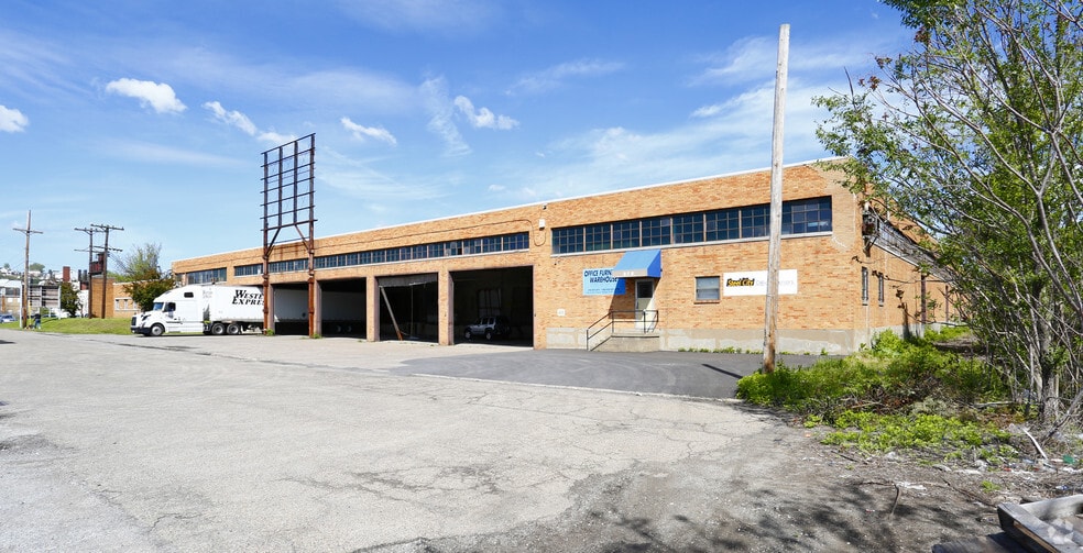 More Photos Of 100 Graham St, McKees Rocks Warehouse For Lease