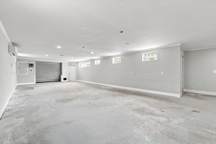 More Photos Of 806 Powell Ave, Darby Office For Sale