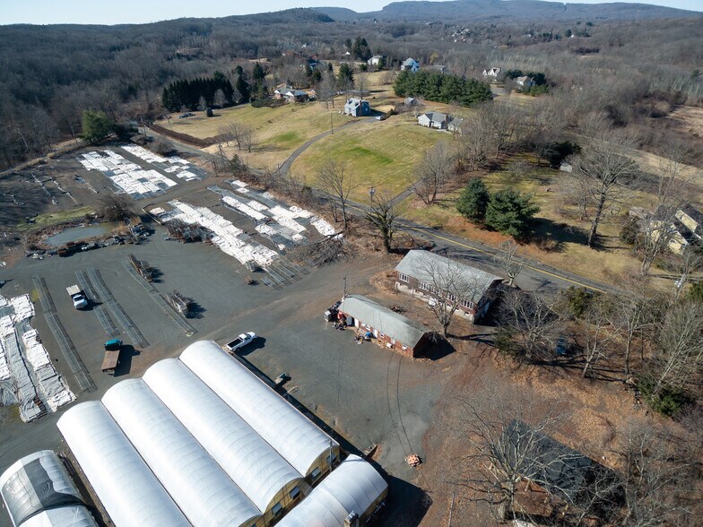 More Photos Of 1709 Kensington Rd, Berlin Specialty For Sale