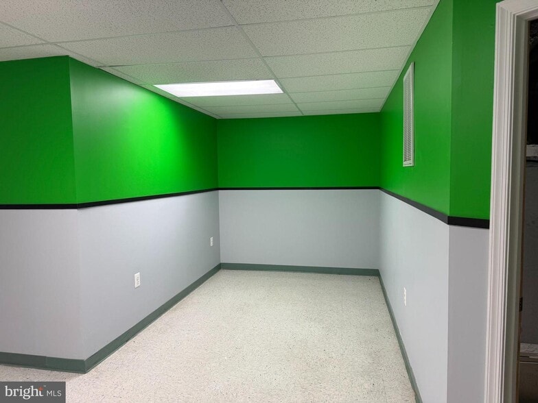 More Photos Of 225 Town Square Dr, Lusby Medical For Lease