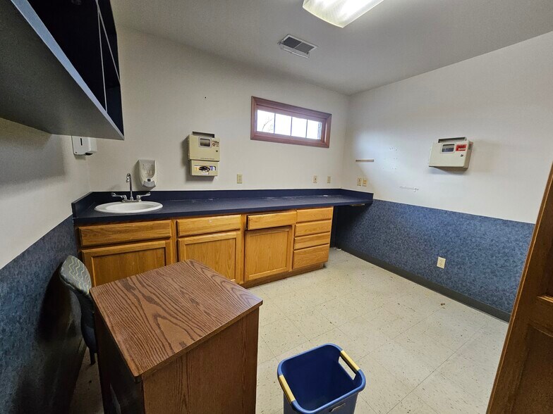 More Photos Of 13330 Darmstadt Rd, Evansville Office For Sale