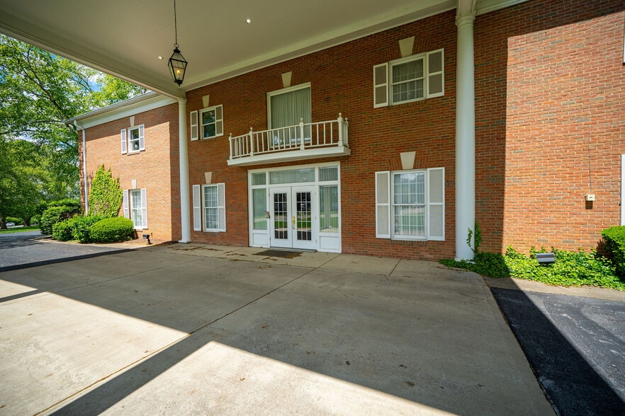 More Photos Of 2990 Bethel Rd, Columbus Funeral Home For Sale