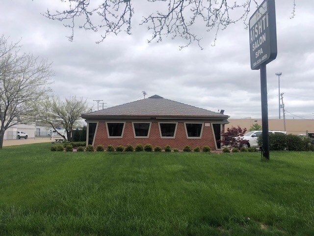 More Photos Of 2280 E 14 Mile Rd, Warren Storefront For Sale