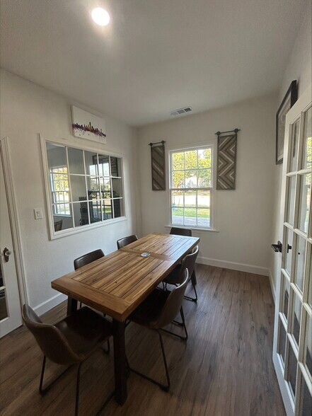 More Photos Of 910 18th St, Plano Office For Sale